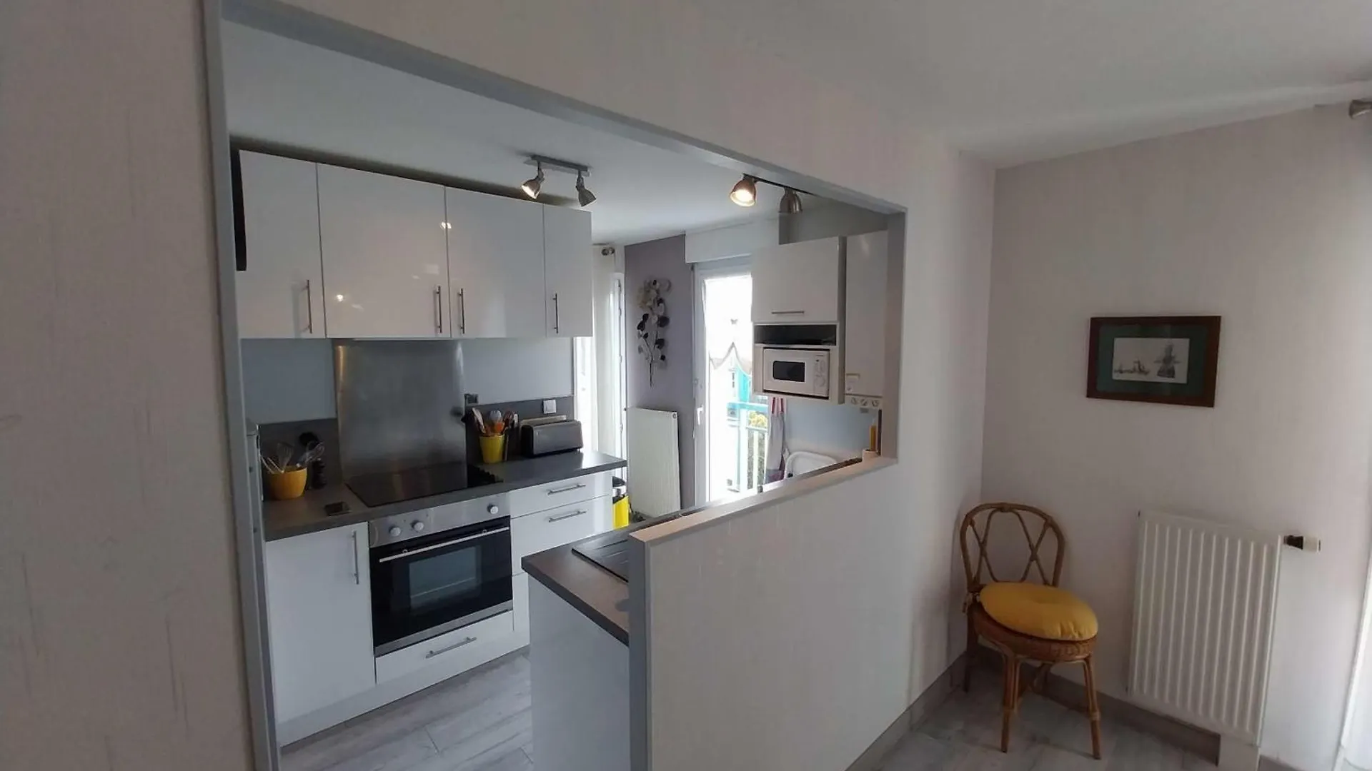 Spacious Apartment With Balcony Vannes