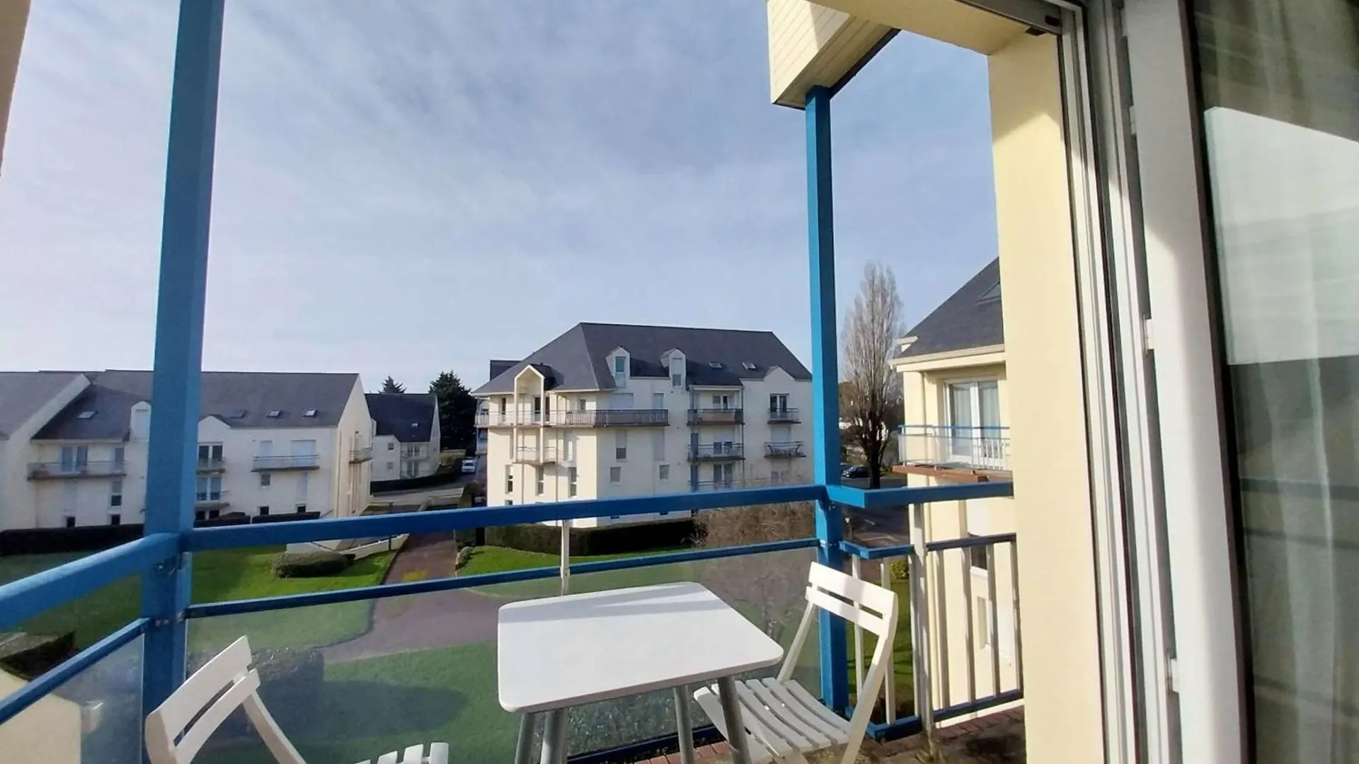 Spacious Apartment With Balcony Vannes